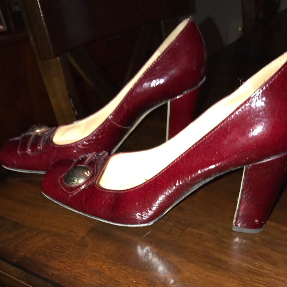 Size 9 Escada pumps